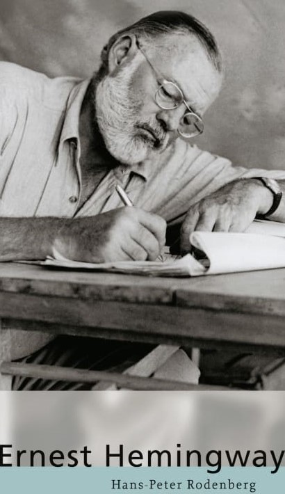 Buchcover Ernest Hemingway - Verlagsfoto ROWOHLT VERLAG Buchcover Ernest Hemingway - Verlagsfoto ROWOHLT VERLAG
